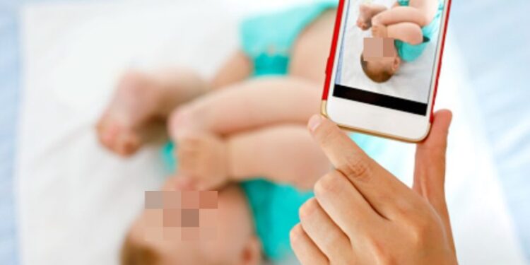 Papá envía fotos de su bebé desnudo al pediatra y Google lo ficha por pornografía infantil