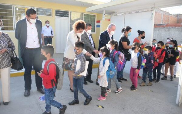Hoy casi 100 mil alumnos del SEER regresaron a clases para el ciclo escolar 2022-2023