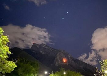 Investigan causas del incendio en el cerro de silla en Nuevo León