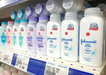 ¿Talco para bebés produce cáncer? Johnson & Johnson lo dejará de vender