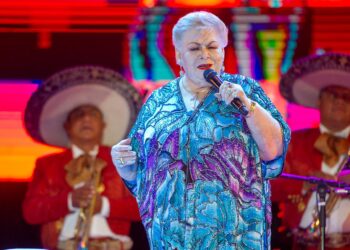 Paquita la del Barrio hizo cantar a todos en la Fenapo