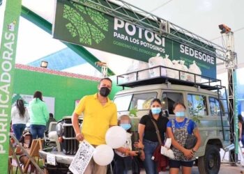 Sedesore atiende a más de mil potosinos que buscan acceder a programas sociales en la Fenapo