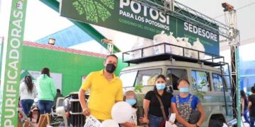 Sedesore atiende a más de mil potosinos que buscan acceder a programas sociales en la Fenapo