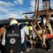 Familiares de mineros atrapados en Coahuila aceptaron rescate a “cielo abierto”