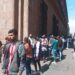 Con pleitos y empujones terminó dinámica para regalar boletos para ver a Carlos Rivera