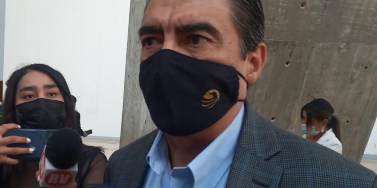 El rector de la UASLP se niega a confrontarse con Leonel Serrato