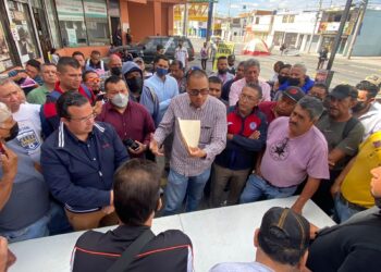 Serán revisadas constancias de taxistas canceladas: Leonel Serrato