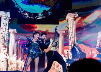 Alejandra Guzmán hizo brillar el escenario del Teatro del Pueblo en la Fenapo 2022