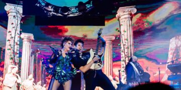 Alejandra Guzmán hizo brillar el escenario del Teatro del Pueblo en la Fenapo 2022