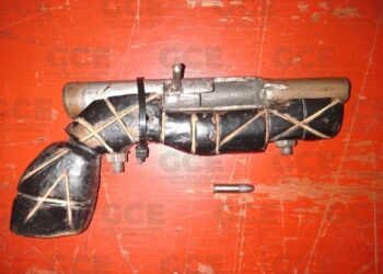 Agarran a hombre con cachimba en mano