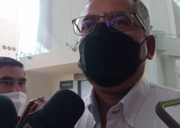 Cinco personas detenidas por venta de licencias de condiciona