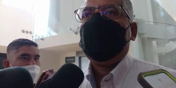Cinco personas detenidas por venta de licencias de condiciona