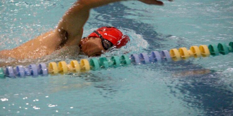 Nutrida participación en los Relevos de Natación Fenapo Inpode