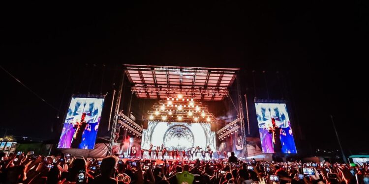 Cerca de 350 mil asistentes en la presentación de la Banda Ms en el Teatro del Pueblo