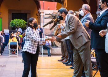 Alejandro Zermeño da la bienvenida a la Generación Centenario de la UASLP
