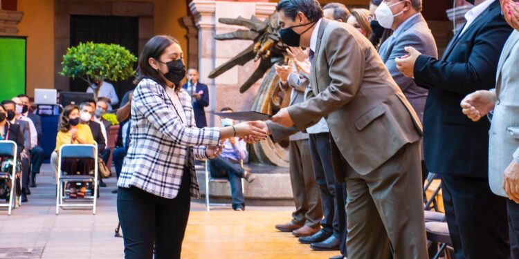 Alejandro Zermeño da la bienvenida a la Generación Centenario de la UASLP