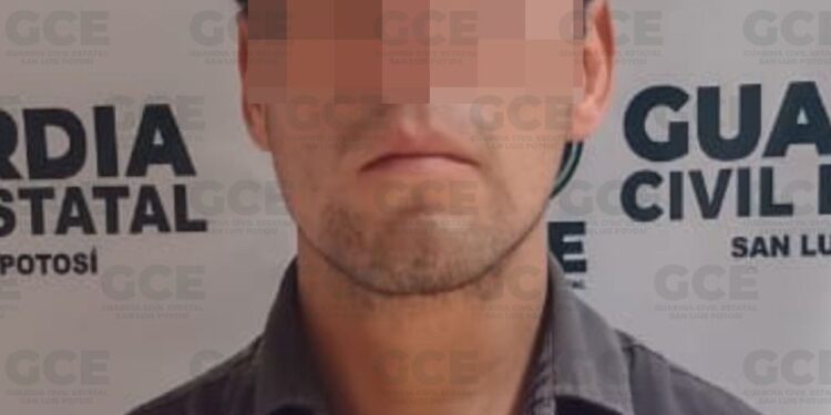 Detienen a 3 hombres por violencia contra la mujer