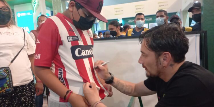 Rubens Sambueza enciende la Fenapo