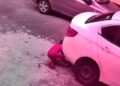 Video: Niño aplastado por un carro, con un brazo fracturado y un pulmón dañado