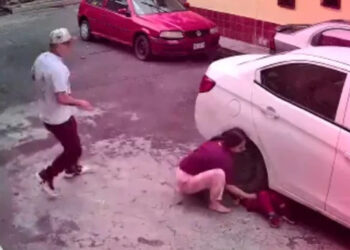 Video: Niño fue aplastado por intentar rescatar su juguete