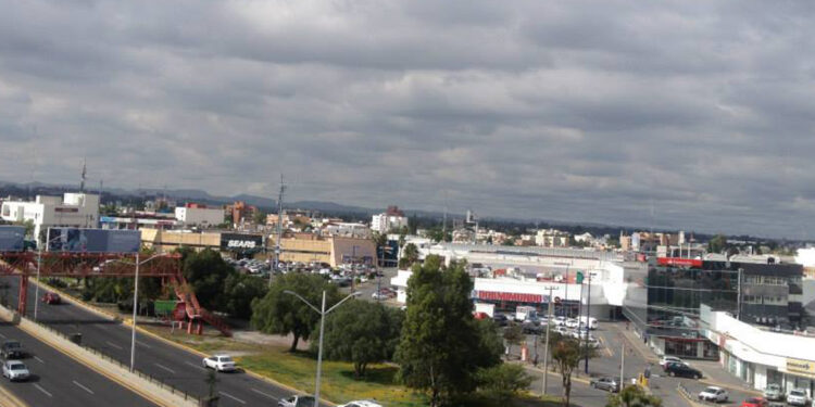 Martes nublado con probabilidad de lluvia en SLP