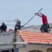 Golpeó salvajemente a su esposa, tomó a su hijo como rehén y amenazó con matarlo, policías logran someterlo tras pelea en azotea