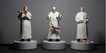 Escultura del Papa Francisco causa polémica por criticar la iglesia católica