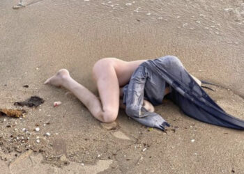 Muñeca sexual alerta a turistas, creyeron que era una mujer asesinada