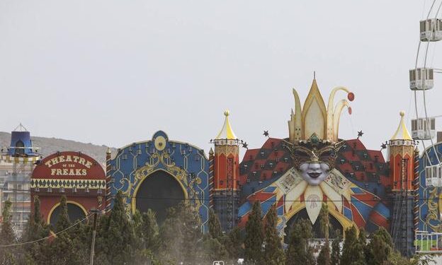 Video: Enormes infraestructuras del Festival Medusa caen y causan la muerte de un joven