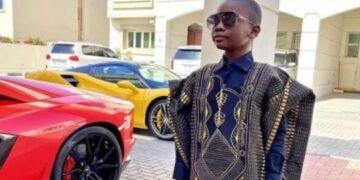 Mompha Jr., el niño influencer que tiene colección de autos de lujo