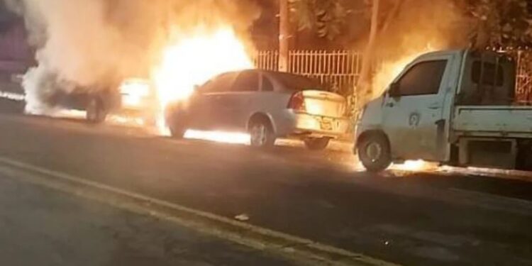 Queman autos tras captura de capo: “La Vaca”