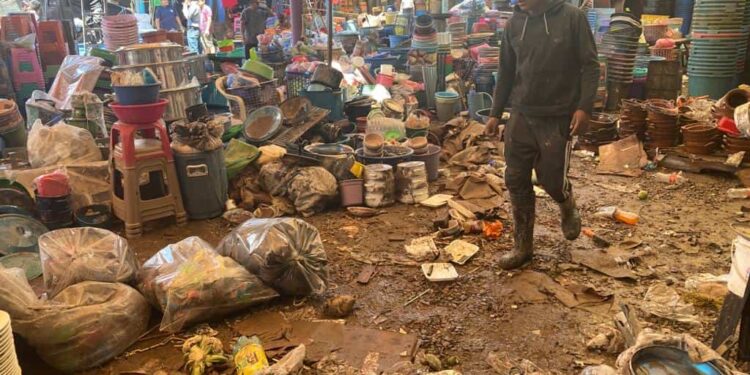 Lágrimas, lodo, desorden y reclamos después de la tormenta en el área de “gritones” de la Fenapo