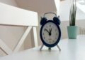 ¿Cuándo inicia el horario de invierno 2022, se adelanta o atrasa el reloj?