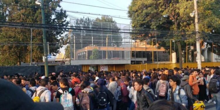 Encapuchados tomaron la Prepa 5 de la UNAM