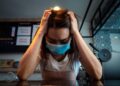 Problemas emocionales alargan los síntomas del COVID-19, según estudio