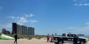 Mueren piloto y turista al desplomarse aeroplano ultraligero en Puerto Peñasco, Sonora