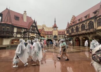 Vídeo: Disney y Universal Studios cierran por huracán Ian