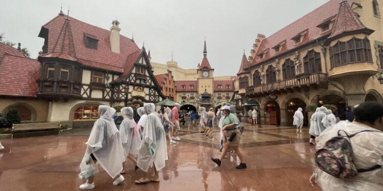 Vídeo: Disney y Universal Studios cierran por huracán Ian