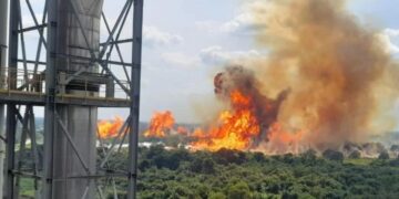 (VIDEO) Explota ducto de Pemex en Huimanguillo, Tabasco