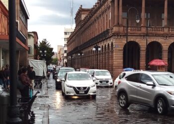 Día nublado con tormentas dispersas en SLP