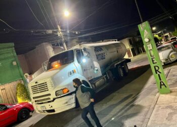 Llevan pipas de agua a 29 colonias y 18 comunidades rurales