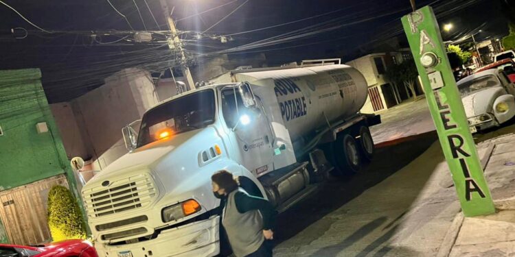 Llevan pipas de agua a 29 colonias y 18 comunidades rurales