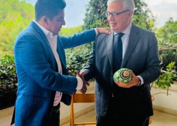 Ricardo Gallardo reactiva con Líbano comercialización de productos potosinos