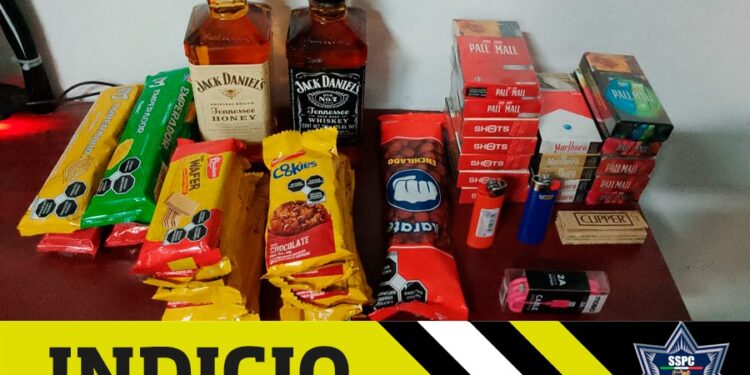 Detienen a tres personas por asalto con arma blanca a una tienda en colonia Obispado