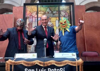 Presentan el galardón “Bendita Lucha Libre”