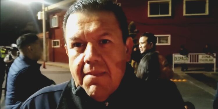 Detienen a dos personas por robo de vehículo y atienden sismo en la policía municipal