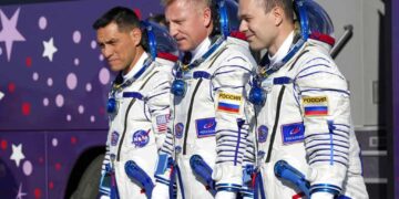 Tripulación de Rusia y Estados Unidos despegó rumbo a estación espacial