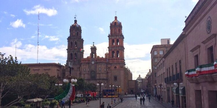 Jueves mayormente nublado en la capital potosina