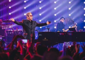 Elton John dio concierto en la Casa Blanca y le sacó lagrimas a Biden