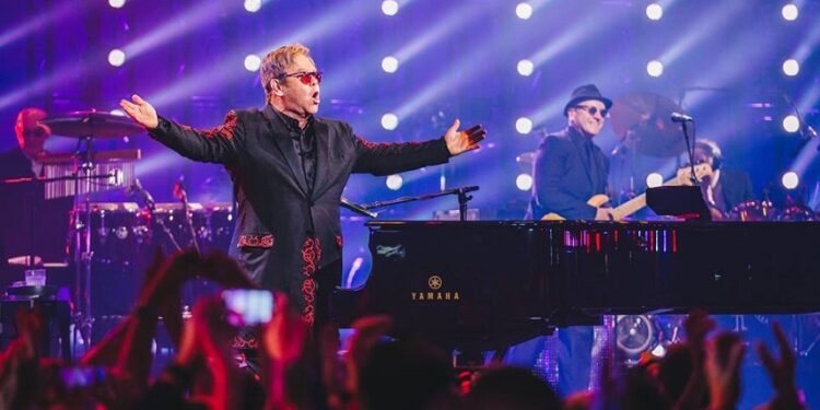 Elton John dio concierto en la Casa Blanca y le sacó lagrimas a Biden